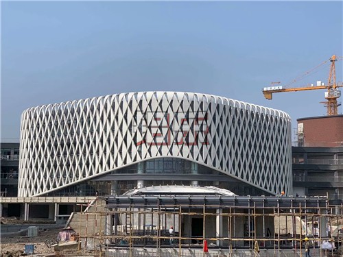铝乐建材告诉您咋样采办到优质双曲铝单板