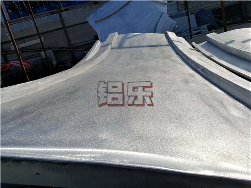 氟碳铝单板出名品牌名称有什么？咋样选优秀氟碳铝单板