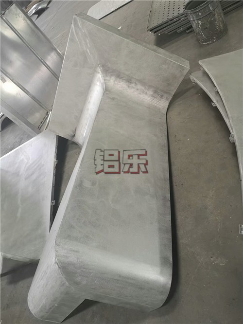 怎样选择一个满意的木纹铝单板生产公司