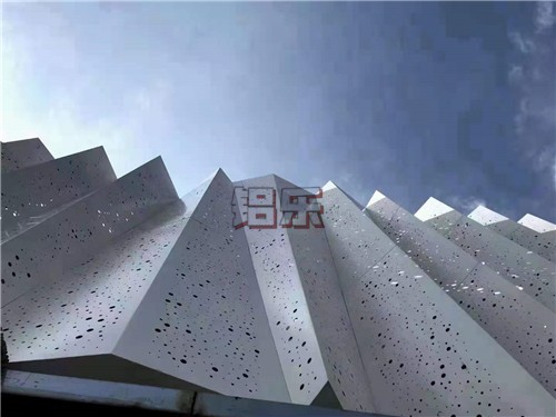 为什么采购辊涂铝单板要选取大生产公司