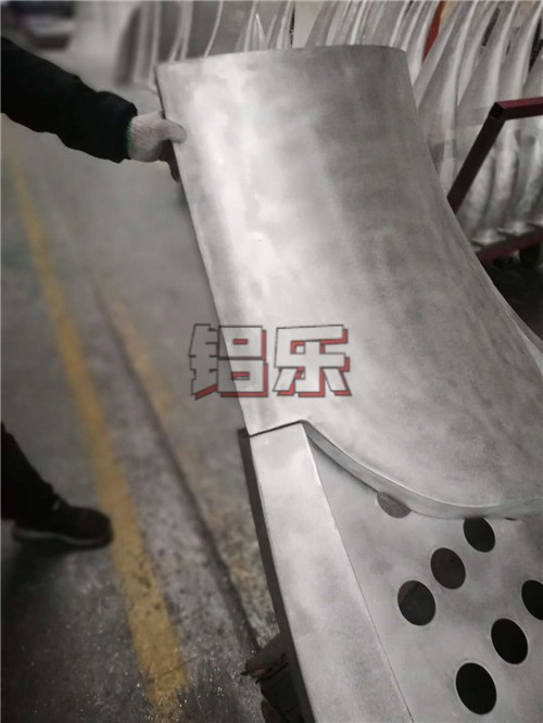 铝乐铝合金空调罩教大家快速选取到一流的铝合金空调罩