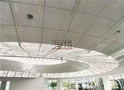 拉丝铝单板知名品牌名称有哪一些？教你选择过硬拉丝铝单板