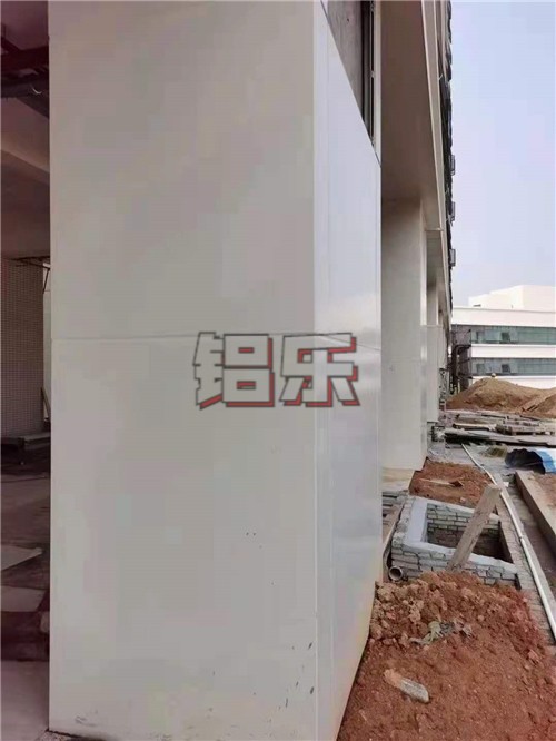 铝乐建材公司教大家怎样选择优质得铝方通