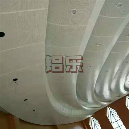 双曲铝单板厂家哪个品牌好？要如何购得完美双曲铝单板？