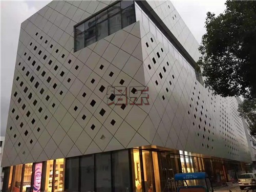 何故挑选铝方通要选择大制作公司